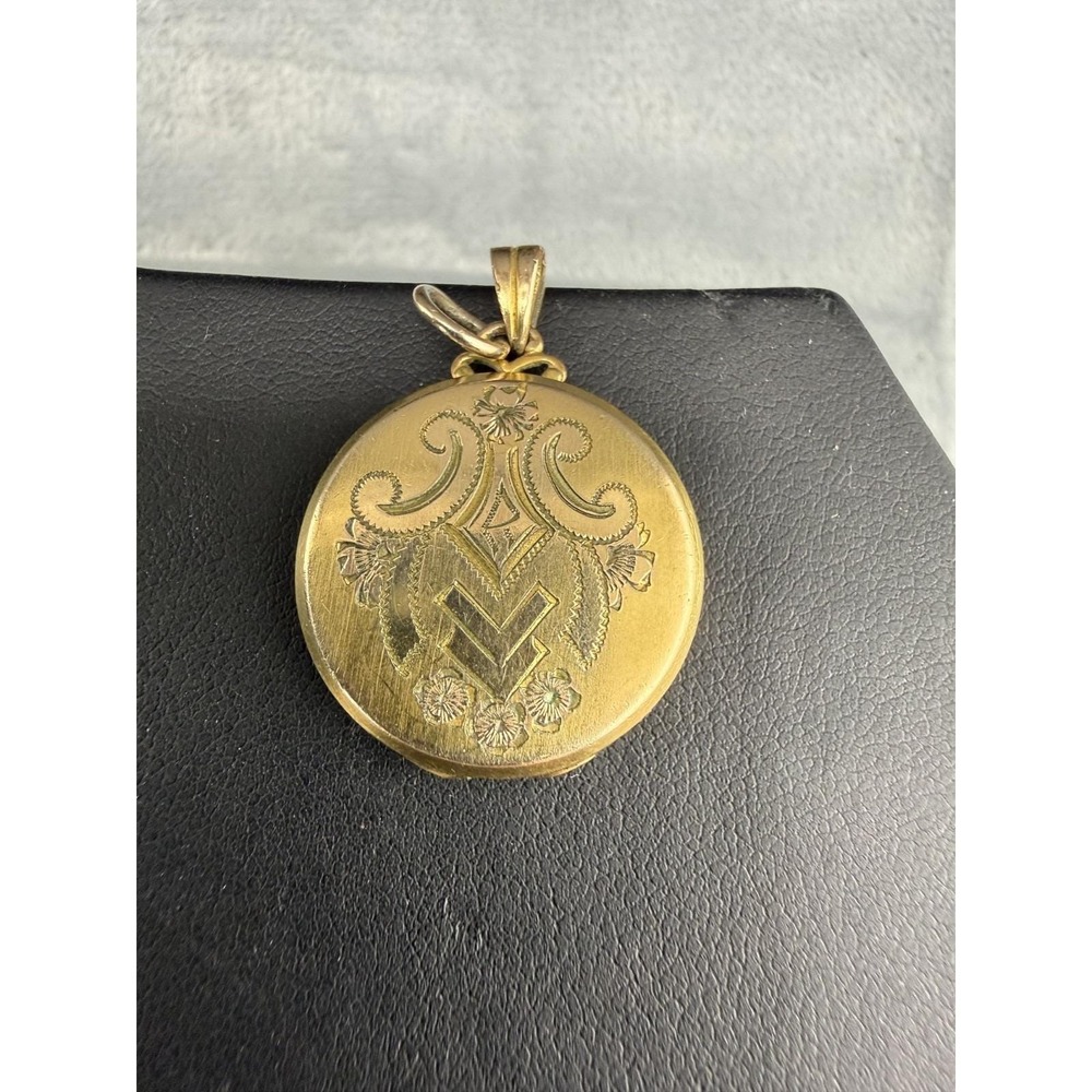 Vintage Hayward Locket Gold Etched Floral Geometric Round Pendant